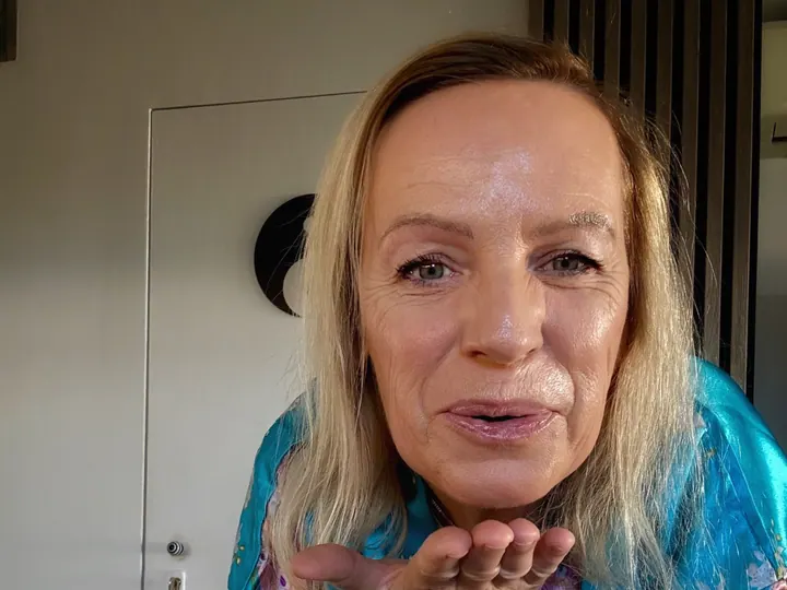 🌿 ZGODBA IZ MOJE PRAKSE                Ko potenje postane klic telesa po svobodi 